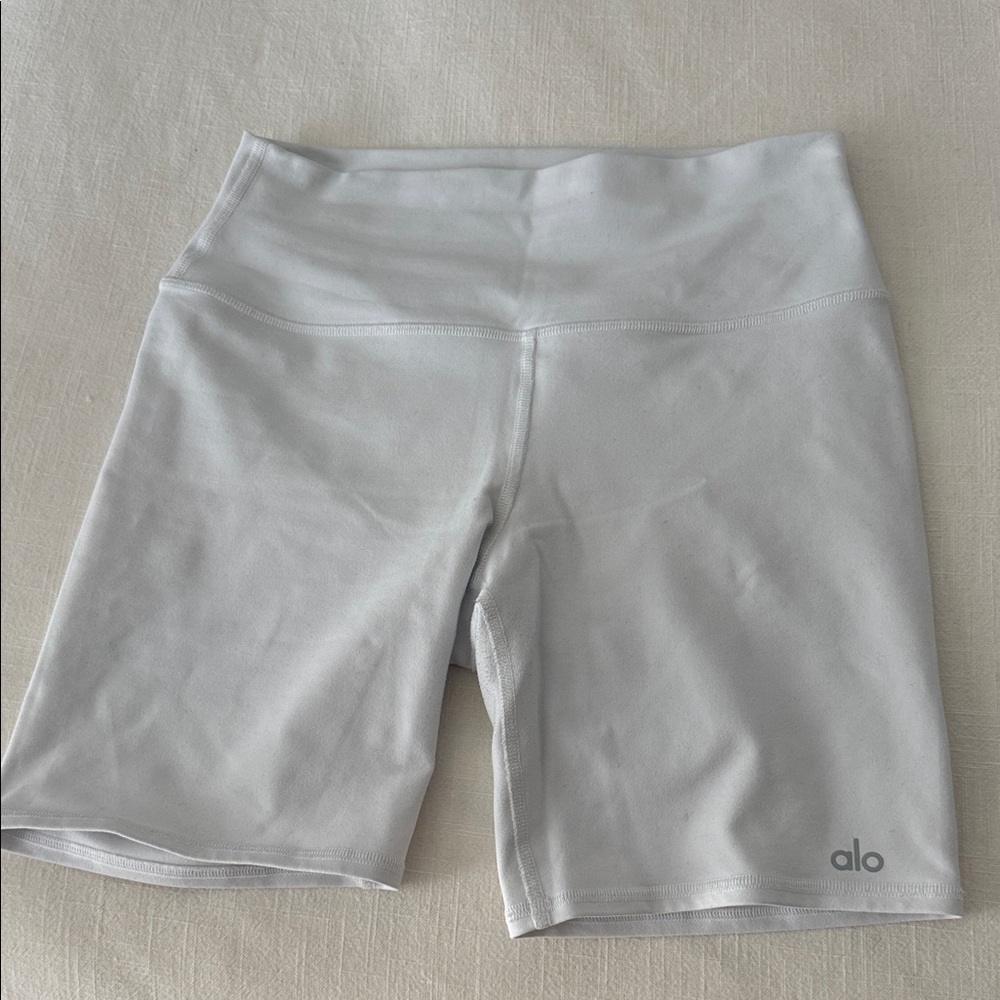 ALO 7" High-Waist Biker Short - Picture 4 of 5